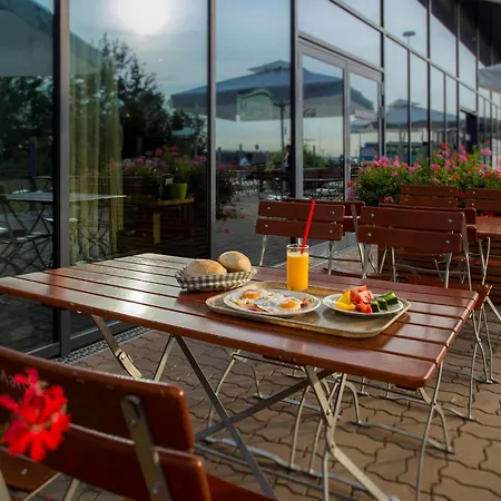 Ibis Vienna Airport 3*