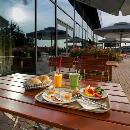 Ibis Vienna Airport שווכאט