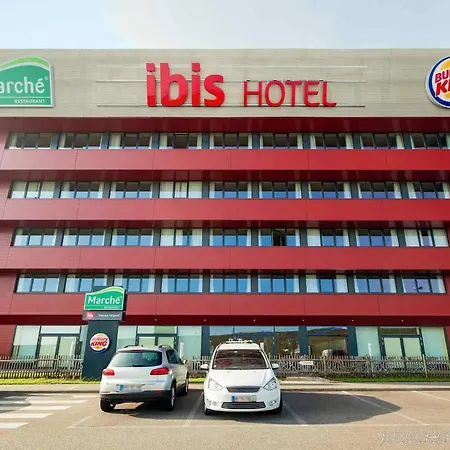 ホテル イビス ウィーン エアポート シュベッヒャート