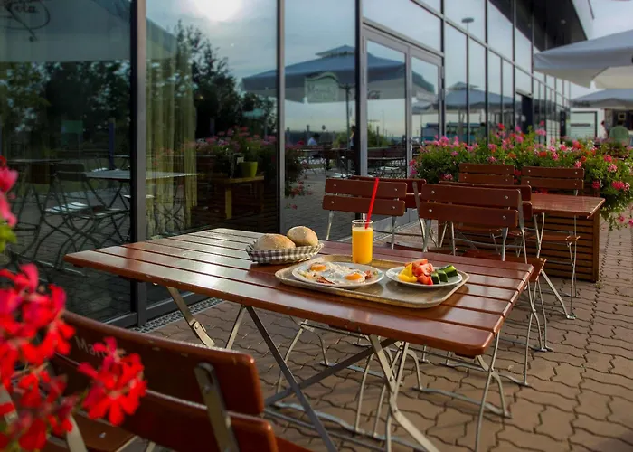 Ibis Vienna Airport 3*