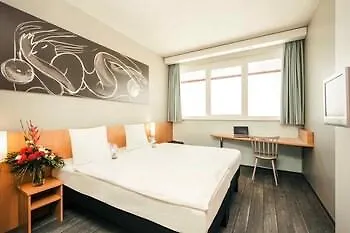Hotel Ibis Vienna Airport 3*